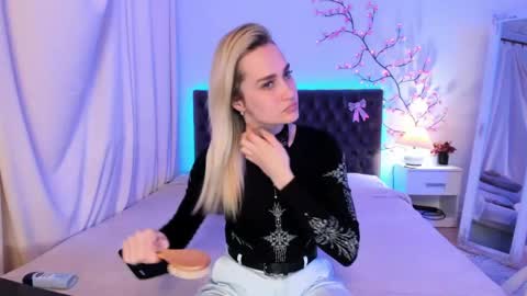 KateOwyns online show from April 2026 12:27:01 PM