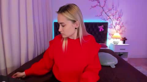 KateOwyns online show from April 2026 12:36:01 PM