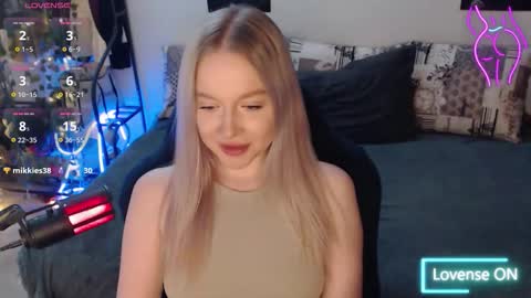 Lisa online show from October 2025 01:00:02 AM