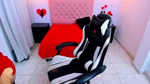 kate Tompson online show from March 2025 04:22:01 PM