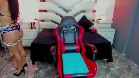 kate Tompson online show from September 2025 12:51:01 PM