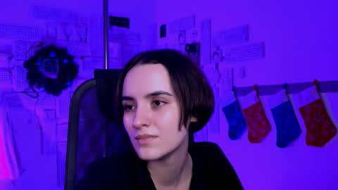 katewillows online show from December 2025 08:19:02 AM