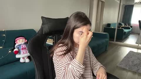 Snapshot of katheleenschraub chatting on June 2026 08:06:01 AM Elle online show from June 2026 08:06:01 AM