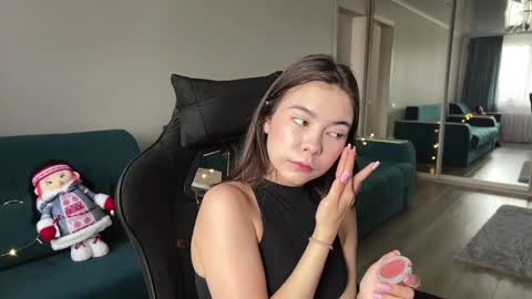 Snapshot of katheleenschraub chatting on June 2026 08:31:02 AM Elle online show from June 2026 08:31:02 AM