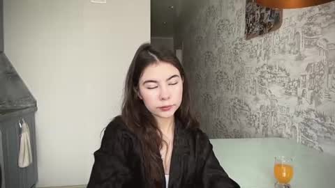 Snapshot of katheleenschraub chatting on June 2026 08:13:01 AM Elle online show from June 2026 08:13:01 AM
