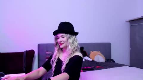 Snapshot of katherinemidnight chatting on October 2025 03:44:02 PM Katherine online show from October 2025 03:44:02 PM