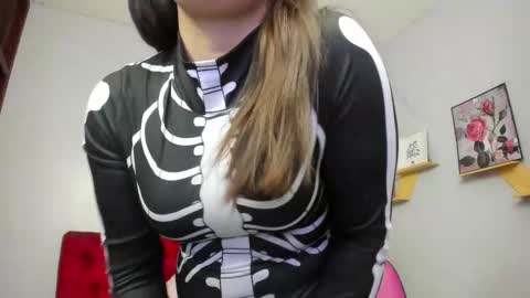 Snapshot of kathina_giraldo chatting on October 2025 01:12:02 PM Paola online show from October 2025 01:12:02 PM