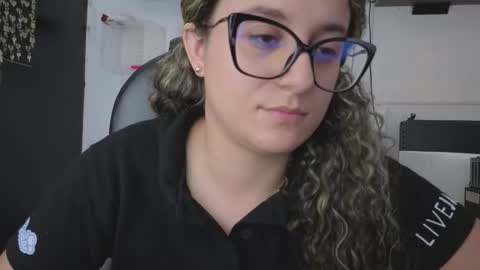 Khaterine online show from October 2025 10:21:01 PM