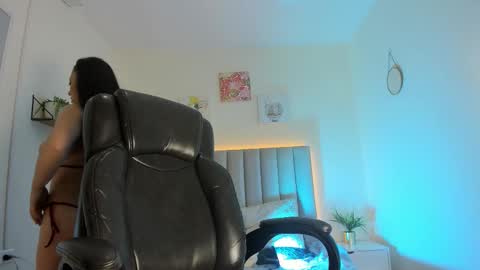 Katia  online show from October 2025 11:33:02 AM