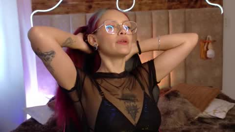 Katia online show from November 2025 01:10:02 PM