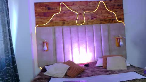 Katia online show from November 2025 07:30:01 PM