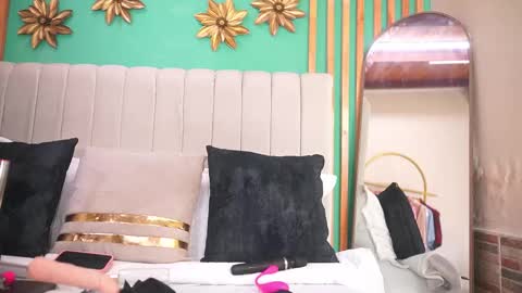 K A T L Y N  online show from September 2025 06:29:02 PM