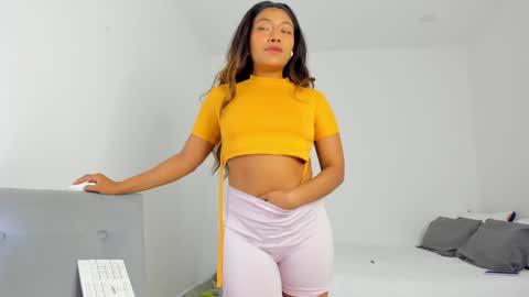 Follow me on instagram and twitter as correaktnees online show from December 2024 10:39:02 AM