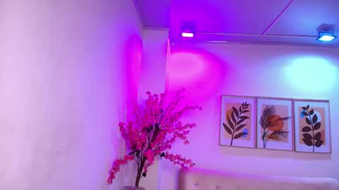 Katrina online show from November 2025 07:06:01 PM