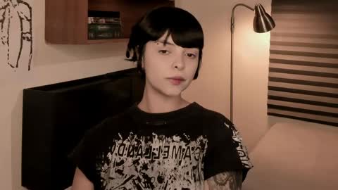 Snapshot of katsurotaro chatting on May 2026 08:43:02 PM katsuro online show from May 2026 08:43:02 PM