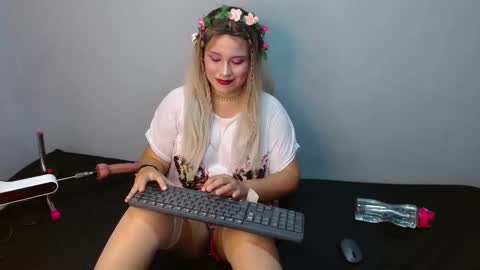 Katty Loveless online show from October 2025 05:50:02 AM