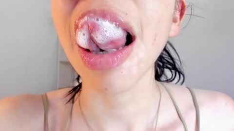 Katty online show from October 2025 08:51:01 PM