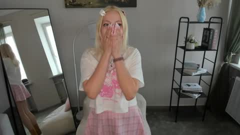 Snapshot of kattyblondy chatting on April 2026 08:42:02 AM Katty online show from April 2026 08:42:02 AM