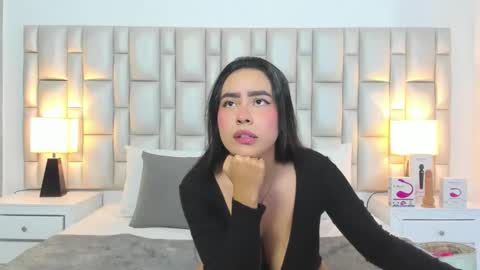 Snapshot of katy_and_paola chatting on June 2026 07:48:01 PM katy blonde girl and paola big boobs online show from June 2026 07:48:01 PM