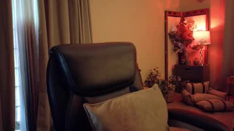 Katy online show from October 2025 09:45:01 PM