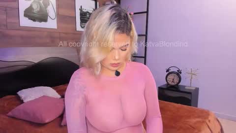 Snapshot of katyablonding chatting on September 2025 03:50:01 PM salo online show from September 2025 03:50:01 PM
