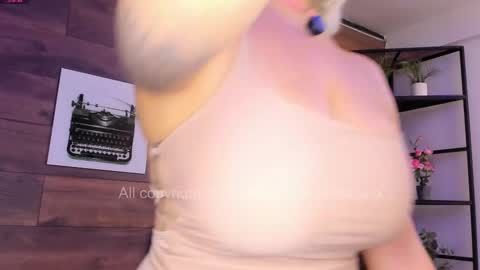 Snapshot of katyablonding chatting on October 2025 06:18:02 PM salo online show from October 2025 06:18:02 PM