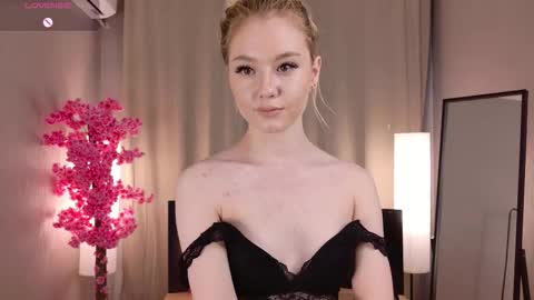 Lia online show from November 2025 02:17:01 PM