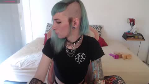 luna   online show from December 2024 04:25:01 PM