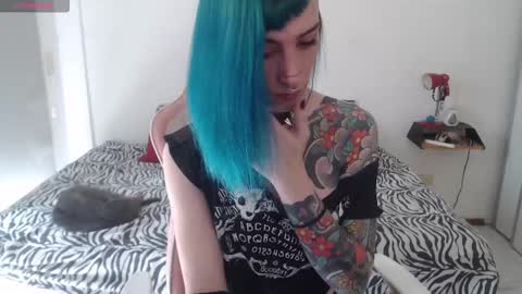 luna   online show from March 2025 05:38:01 PM