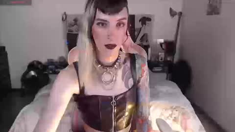 luna   online show from September 2025 08:53:01 PM