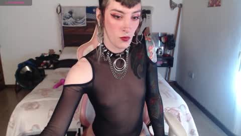 luna   online show from October 2025 07:58:02 PM