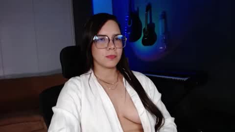 Snapshot of kay_avrill chatting on February 2026 01:43:02 AM Kay online show from February 2026 01:43:02 AM