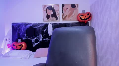 Kayla  online show from October 2025 11:22:01 AM