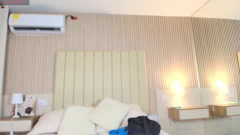 Keila  online show from November 2025 12:31:02 PM