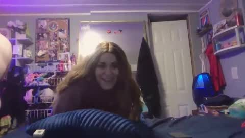 Snapshot of kaylaandmike23 chatting on April 2026 05:08:01 AM M and K online show from April 2026 05:08:01 AM