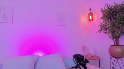      K A Y L A      online show from October 2025 02:48:01 PM