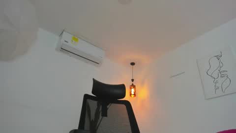      K A Y L A      online show from November 2025 01:24:01 PM