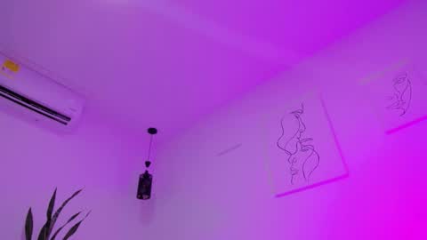      K A Y L A      online show from November 2025 07:02:02 PM