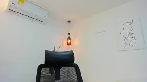      K A Y L A      online show from November 2025 02:16:01 PM