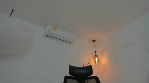      K A Y L A      online show from November 2025 06:45:02 PM