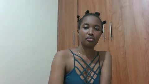 Snapshot of kaylar005 chatting on May 2026 05:20:01 PM kaylar online show from May 2026 05:20:01 PM