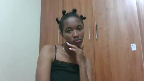 Snapshot of kaylar005 chatting on May 2026 05:42:01 PM kaylar online show from May 2026 05:42:01 PM