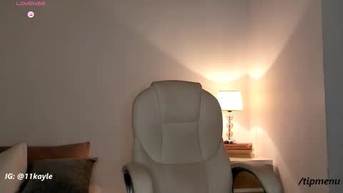 INSTAGRAM AND TW 11kayle online show from October 2025 01:25:01 AM