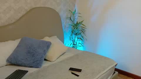 Snapshot of kaylee_jones chatting on December 2025 12:32:02 PM kaylee_jones online show from December 2025 12:32:02 PM