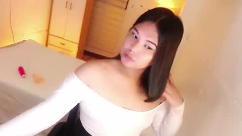 Y O U R        F U T U R E       K A Y L E E  online show from October 2025 02:13:01 PM