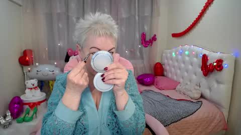 Snapshot of kaylesmoll chatting on February 2025 06:02:01 AM kaylesmoll online show from February 2025 06:02:01 AM