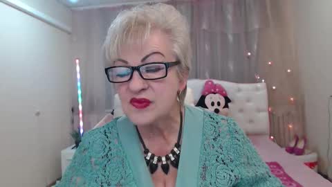 Snapshot of kaylesmoll chatting on September 2025 06:40:02 PM kaylesmoll online show from September 2025 06:40:02 PM