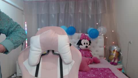 Snapshot of kaylesmoll chatting on September 2025 06:30:02 PM kaylesmoll online show from September 2025 06:30:02 PM