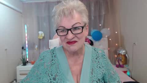 Snapshot of kaylesmoll chatting on October 2025 06:36:01 PM kaylesmoll online show from October 2025 06:36:01 PM