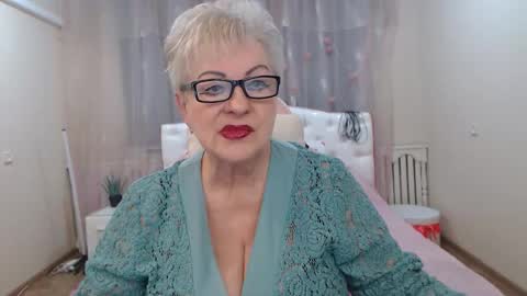 Snapshot of kaylesmoll chatting on November 2025 07:25:01 PM kaylesmoll online show from November 2025 07:25:01 PM